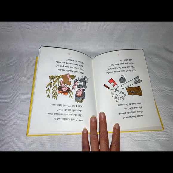 'Amelia Bedelia Helps Out' (MISPRINT BOOK) - Picture 6 of 9